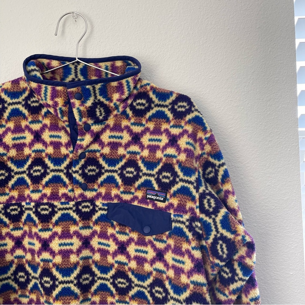 Patagonia• Rare reconditioned tribal aztec Synchilla snap T
